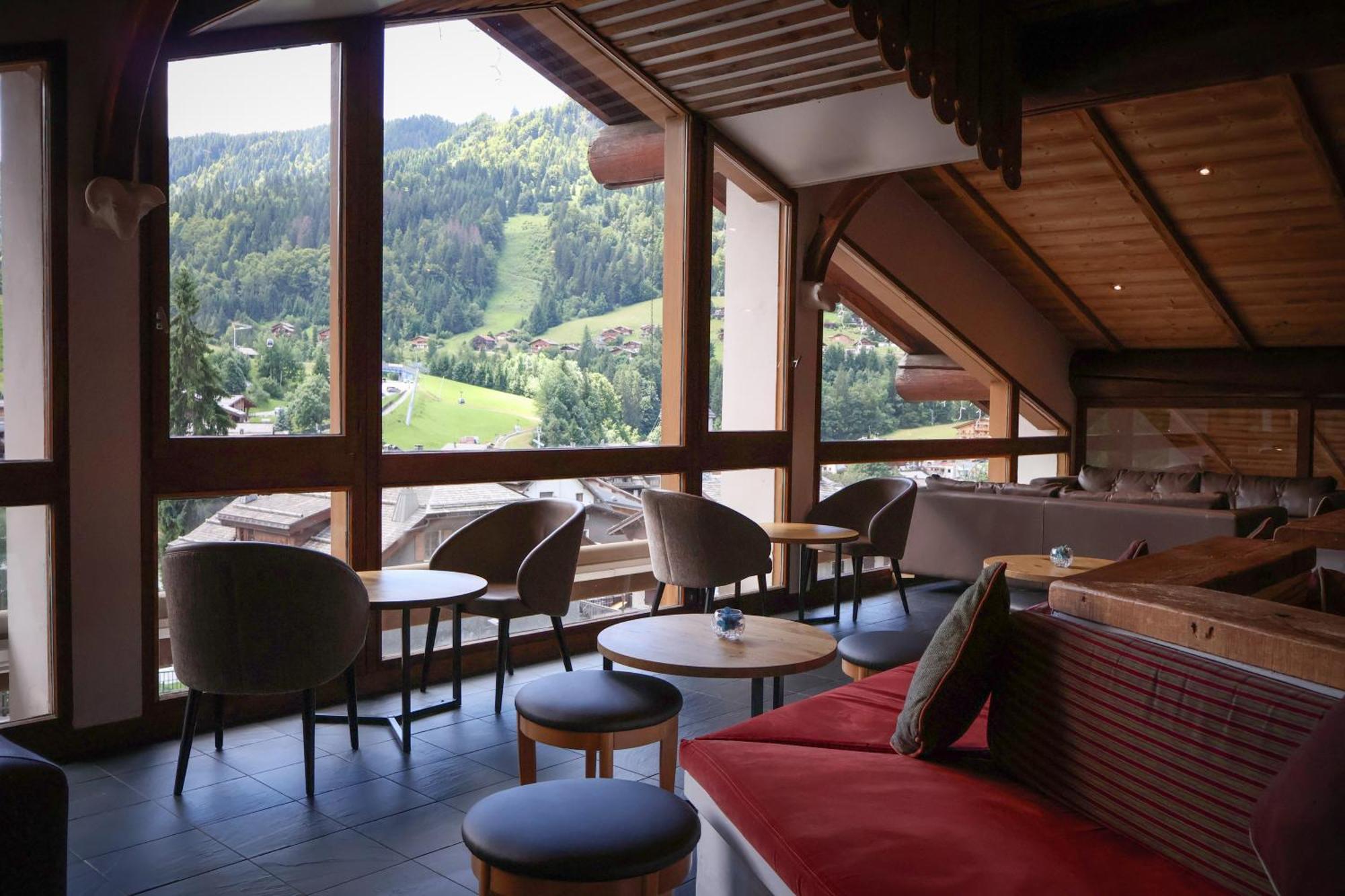Hotel Alpen Roc La Clusaz Exterior photo